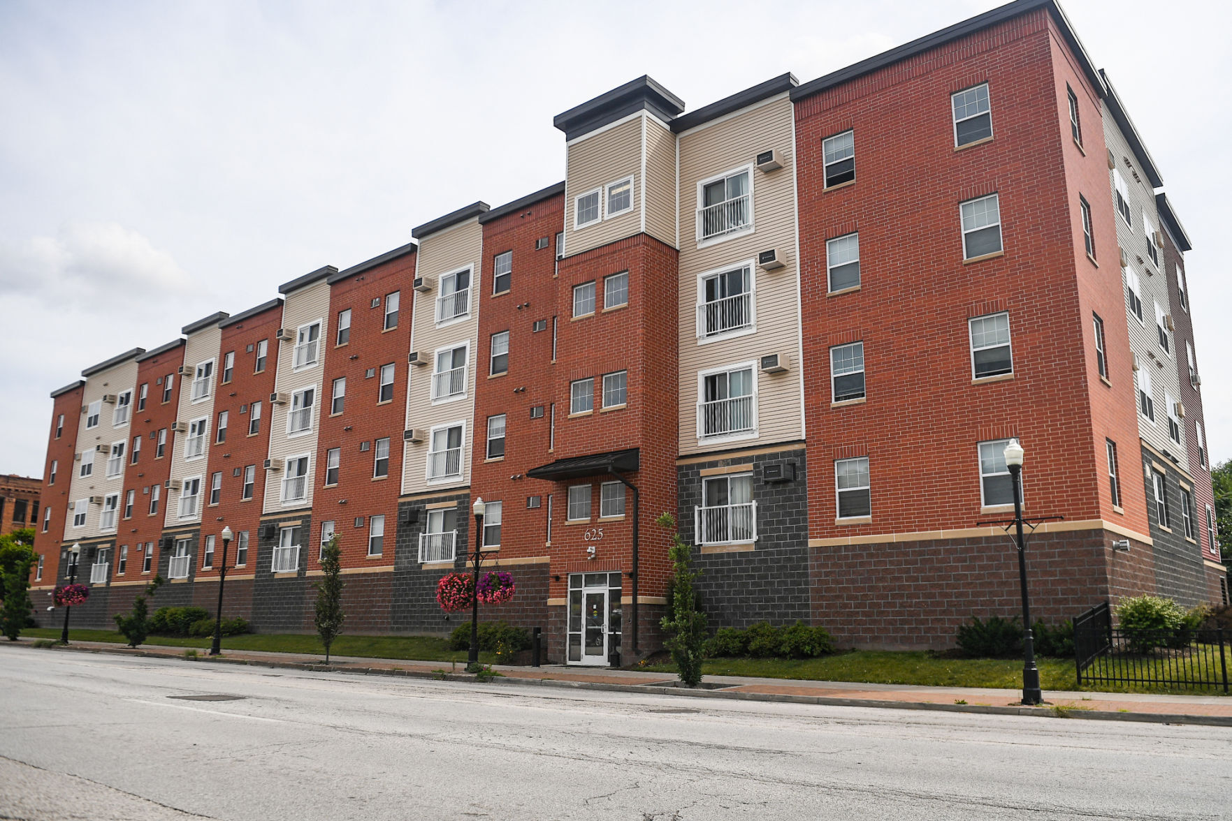 082621-qc-nws-apartments-001